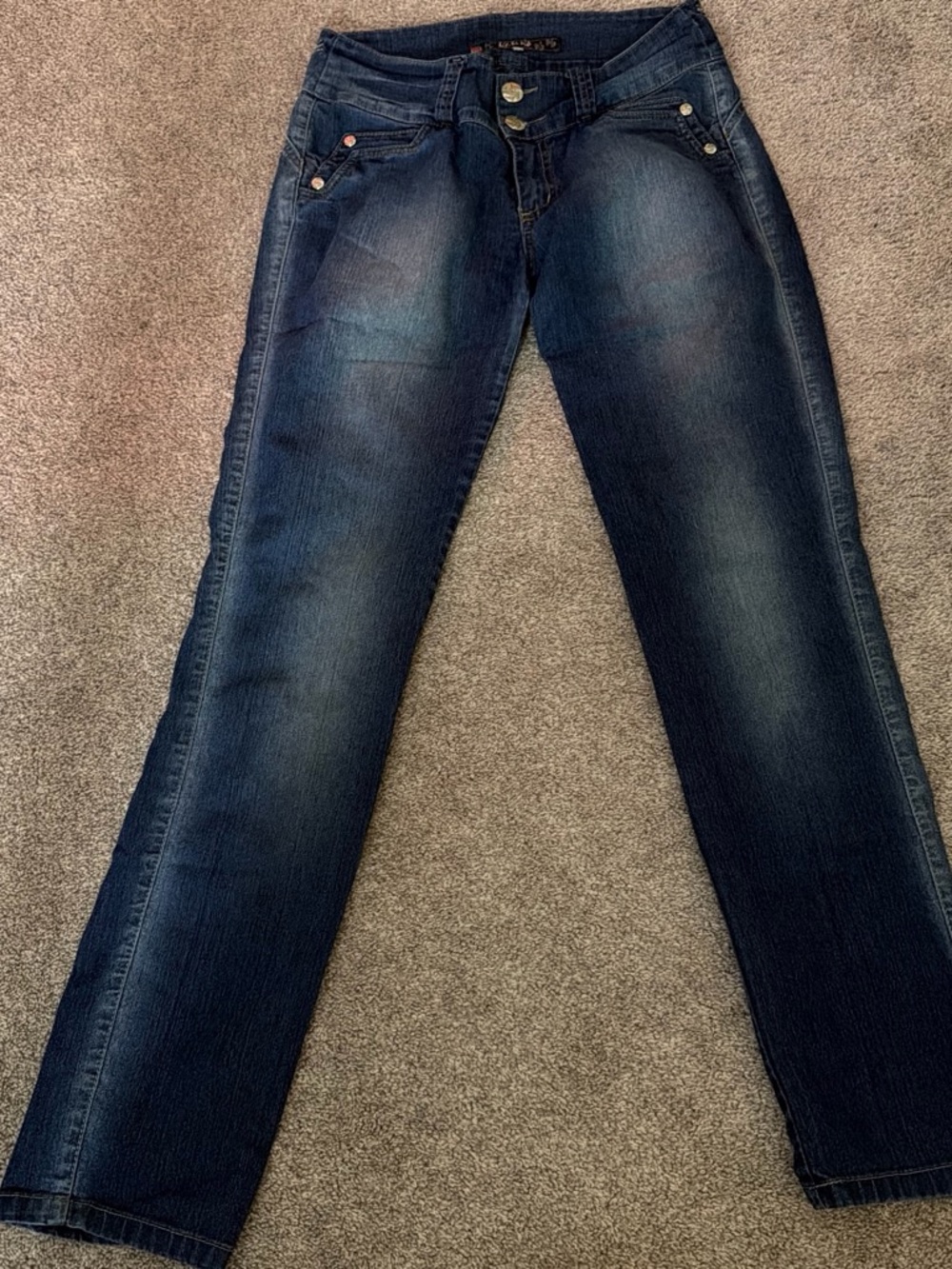 Latino Dark Wash High-Rise Jeans with Decorative Buttons